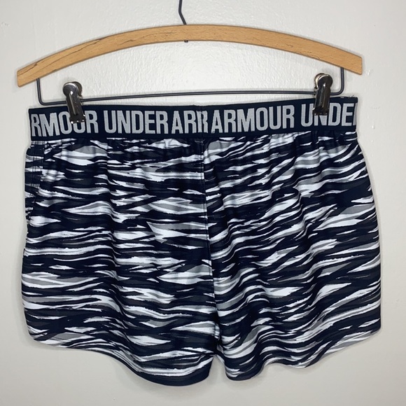 🪿Adorable Zebra Print Under Armour shorts! - Picture 7 of 7